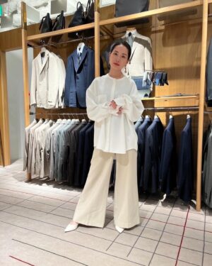 Yuki Terada Instagram - 12月16日が何の日か。
みなさん、ご存知ですか🤔？

この日は……

寺田有希が
1日店長をする日です！！！！🤣✊✨

12月16日(土)
場所: guji TOKYO
時間: 12:00〜15:00,17:00〜20:00

この期間、
BEGGの特別オーダー会が開催されていまして！
この日店長を務めます✊✨

🙋‍♂️クリスマスプレゼントがまだ決まってない！
🙋‍♂️今年ラスト、自分へのご褒美が買いたい！

そんな方々に、オススメ！！！
寺田と選びましょう☺️✨

店頭でお待ちしております✊✨

この日の衣装も、
@haunt_daikanyama 

よくお世話になっているけど、
大人で程よくかわいげがあってステキ☺️✨

#mensfashion #brchannel #haunt #hauntdaikanyama #1日店長