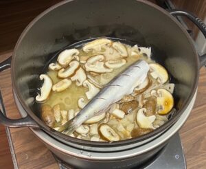 Yuki Terada Instagram - 旬の「かます」がすんごい安かった！！！🐟✨

安い上に、20%引き！！！
これは買うでしょ🤤✨

ってことで、かます食べ切りご飯🍚✨
▼かますの炊き込みご飯
▼かますのレモンバターソテー
▼かますの幽庵焼き
▼かますの明太子巻き焼き
▼かますの炊き込みご飯で冷や汁風

初めて買ったんだけど、
魚としても扱いやすいし美味しかった！！！

かます、いいね☺️🐟✨

#食べ切りレシピ #おうちごはん #フリーランス女子 #寺田有希