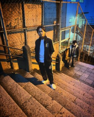 Yuki Torigoe Instagram - 🖤
#sy32  #iwayatoshikazu #setup #fashion 
#実は黒も #かわゆすぎて #ジャージ #セットアップ 
#あれ 👶💋