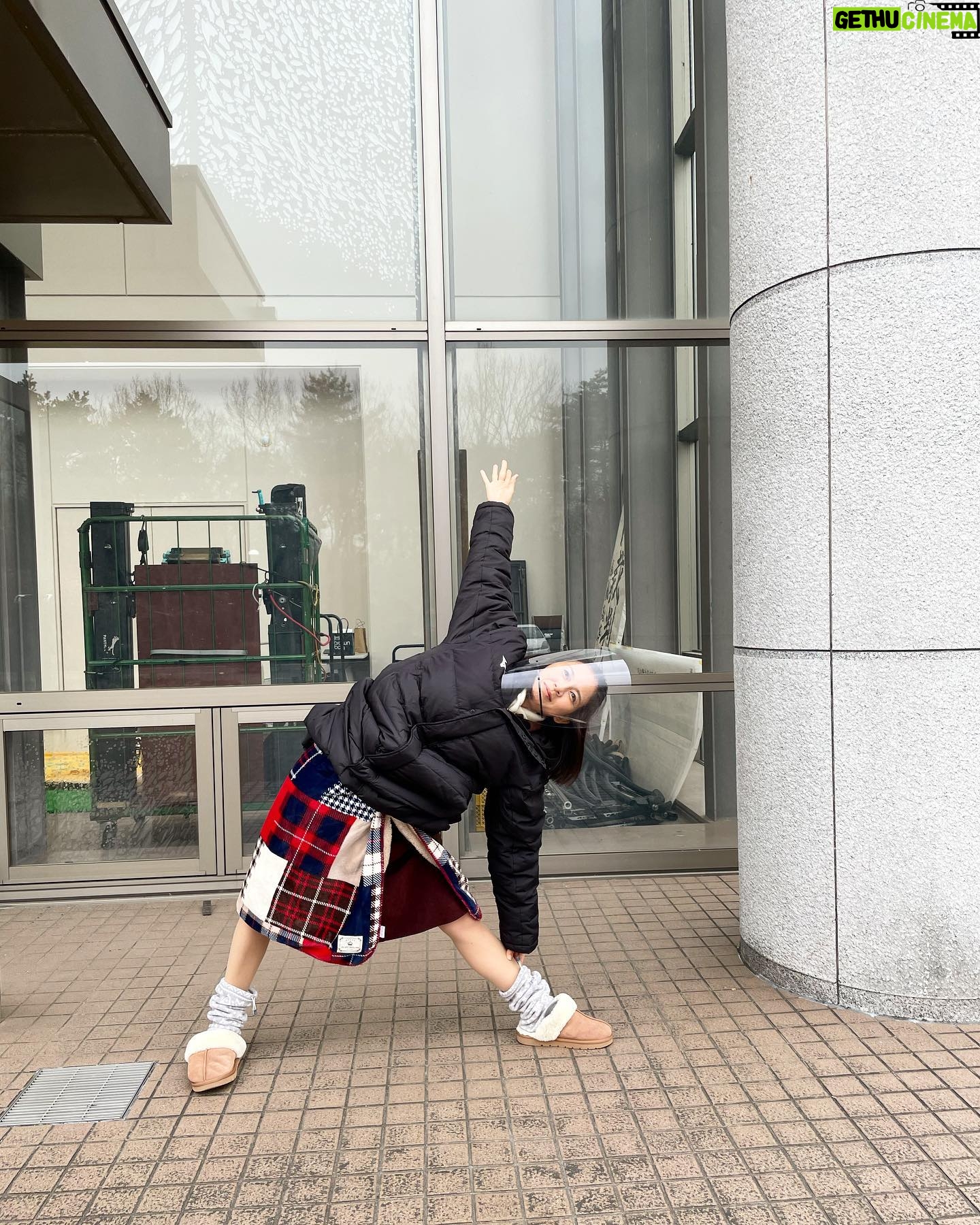 Yukiko Shinohara - 1.9K Likes - 皆さんこんばんは🍁夏が恋しいマネージャーです👩🏻💼
いよいよ本日、10月3日22時よりWOWOWにて『ソロモンの偽証』が放送開始します!#wowow プライム、初回は無料放送ですので、是非BS9chをご覧ください❣️
写真は、ソロモン撮影中に突然ストレッチをし始めた篠原です🧘🏻♀️顔が「無」ですね。笑
#ソロモンの偽証 #上白石萌歌 #宮沢氷魚 #山本舞香 #浮所飛貴 #野村裕基 #坂東龍汰 #モトーラ世理奈 #富田望生 #小林薫 #西田尚美 #坂井真紀 #橋本じゅん #高嶋政宏 #田中哲司 #酒向芳 #小林涼子 #片岡礼子 #中村ゆり #篠原ゆき子