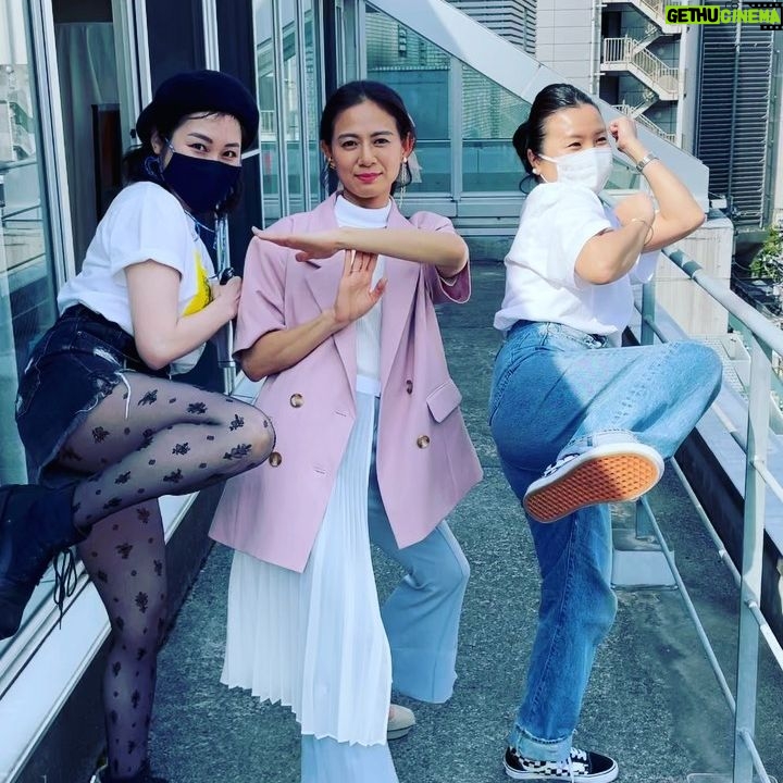 Yukiko Shinohara - 2K Likes - いつもメイクをしてくださる💄 @junsta34 さん
いつもスタイリングをしてくださる👗ANNA YAMAMOTOさん
3人合わせて、渋谷チャーリーズエンジェルス❣️
👩🏻💼「……チャーリーズエンジェルスに謝ってください。」
仲の良いチームワークに感謝です😊🙏❤️
#チャーリーズエンジェルス #charliesangels #ヘアメイク #スタイリスト #舞台挨拶 #ミセスノイズィ #感謝
