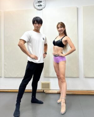 Yûko Shôji Instagram - 明日はいよいよ
@bestbodyjapan 神戸大会✨✨
二十歳で東京に芸能目指して上京してして、東京生活20年になり、ちょうど40歳の節目で大好きな地元神戸で大好きなベストボディジャパンに出場出来ることが本当に心から嬉しい🥺✨
去年ベスボデビューして初戦の甲府大会で準グランプリを頂いて以来いい結果残せてません、、。
今年初戦の思い入れの強い神戸で、グランプリを獲ることしか考えてないので、グランプリ獲っても泣くだろうし、グランプリとれなくても泣いてると思うけど、、、笑
15人くらい仲間たちが応援に来てくれるのでカッコいい姿見せたいです🤩✨しかも東京、名古屋、大阪、神戸、岡山からと来てくれます🥺
そしてなんと応援に来てくれるメンバーがうちわやTシャツ作ってくれました🥺うれし過ぎてすでにウルウルきてる🥹
今日は日本代表選手
@kamippu_mi 上別府先生のリハーサルレッスンに行ってきたのですが、全ての言葉に重みがあり、説得力もあり、最高によかったです！！✨
今日はチキンサラダとバナナと酵素飲んだだけだからお腹ぺこぺこなんで早く寝ます。笑
おやすみなさい⭐💤
#ベストボディジャパン#ベストボディジャパン公式レッスン #神戸大会#ベスボ愛#グランプリ獲りにいきます