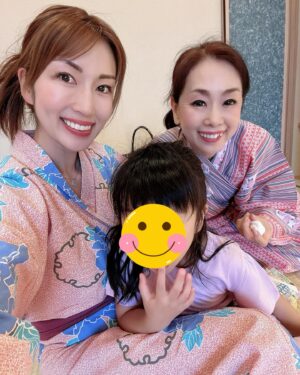 Yûko Shôji Instagram - 母の日にプレゼント渡せてなかったので近場で温泉旅行♨️
@manyo_toyosu 豊洲の万葉倶楽部へ✨☺️
娘も一緒に親子3人女子旅楽しかったぁ🥰
3人で大浴場行ったり部屋風呂も箱根の温泉と同じらしく
気持ちよくて何回も入りました^_^
そしてアートメイクしたからずっとスッピンでいたよー笑
@kinshicho.beautyclinic 錦糸町ビューティークリニックの眉毛アートめちゃくちゃオススメ✨
凄く上手で、母も私のみてやることに！笑
全く痛くないしやって本当に良かった^_^
朝、眉毛描くのに時間かかってたから超楽ちん🌟
#豊洲万葉倶楽部#親子旅#温泉#アートメイク#アートメイク眉 #眉毛
