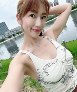 Yûko Shôji Instagram - ベストボディジャパン神戸大会まであと2週間！！
という事で雨の日以外毎朝ジョギングかウォーキングしてます✨この日は母も誘って2人で1時間以上早歩きしたよぉ✨☺️
私が着てるヨガウェアは
@yomoment_official ヨモの新作だよぉ❣️
私のクーポンコード
YUKO0222を入れたら20%OFFで購入出来ます🌟

そして6/21(金)0時~
夏日特集MAX60%OFF  ベストセラー MAX70%OFF  新作40%OFFになるそうです✨

#yomoment#ヨガウェア#ランニング#ジョギング#ウォーキング#有酸素運動#ベストボディジャパン