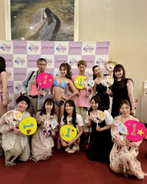 Yûko Shôji Instagram - ベストボディジャパン神戸大会2024✨
ベストボディ部門ウーマンズクラス、満点グランプリ頂きました❣️
地元神戸での念願だったグランプリ✨🥺しかも400点‼️
本当に嬉しくて表彰式で涙こらえるのに必死でした😭
実は予選でまさかのイエローカードが出てしまい、イエローカード出るとグランプリは難しいのかと思ってしまい予選終わった後めちゃくちゃ落ち込んでましたが、気持ちを切り替えて決勝に挑み、日本大会top入り選手と一騎打ちが出来てめちゃくちゃ緊張して脚ガグガクでしたが、会場に来てくれているみんなの声援が嬉しくて最後まで精一杯出し切れました❣️
ハイライトにも決勝動画入れてるのでよかったら観てください☺️

長丁場、審査員をしてくださった
@kazu1963618 吉田会長
@capone705 稗田先生
@takushi_tanaka_gladio 田中先生
@mikako.fukuda みかこ先生

本当にありがとうございました🥰

そして会場に応援に来てくれた友人たちや家族にも本当に感謝しています✨✨

次は7月21日日曜日に開催される福岡大会にも出場します❣️
今度は福岡のお友達が応援に来てくれるのでまた今回よりもレベルアップしたステージを魅せたいと思います🥰

#ベストボディジャパン#ベスボ愛#ベストボディジャパンへの道 #グランプリ#優勝#一位#神戸大会#神戸文化ホール