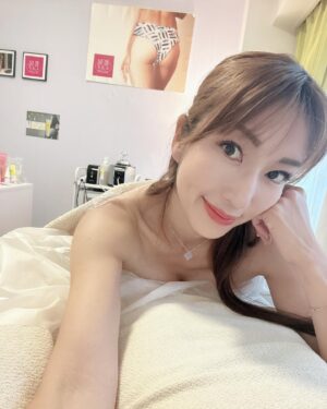 Yûko Shôji Instagram - @bijiri_kenkyujo 美尻研究所でヒップアップ❣️
筋トレでは届かない箇所にEMSをあてお尻を鍛えてからのキャビテーションで更に引き上げて、最後はお尻と背中にパックもしてもらった✨
毎日お風呂上がりにお尻専用ジェルを塗ってるからお尻ツルツルになってきてうれちぃ🥺
8枚目の写真に商品タグ付けてるよ☺️

最後の写真は予選ウェアでバックポーズ！！笑

#お尻#尻トレ #お尻エステ#麻布十番#美尻研究所#桃尻