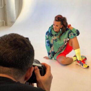 Yuliya Prolygina Instagram - Не отпускает мысль, что в руках у этого человека в чёрном не фотоаппарат, а стиратель памяти, и я завтра ничего этого не вспомню😱. Надо поменьше ходить в кино.