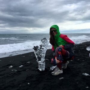 Yuliya Prolygina Instagram - Зима в Исландии не лютая (до -6), зато лето удалось.