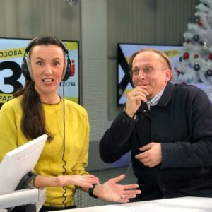 Yuliya Prolygina Instagram - Это было как в прорубь окунуться: непредсказуемо, весело и уухх!  Иван Иваныч, спасибо за вечеррр)) @psykero1477 #охлобыстин 👆👆👆
Ссылка на интервью в шапке. А вы - в шапке?🎅