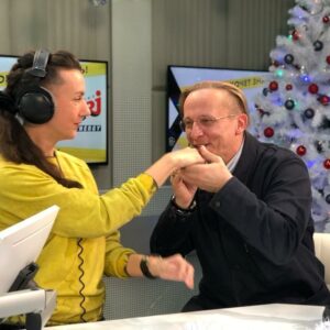 Yuliya Prolygina Instagram - Это было как в прорубь окунуться: непредсказуемо, весело и уухх!  Иван Иваныч, спасибо за вечеррр)) @psykero1477 #охлобыстин 👆👆👆
Ссылка на интервью в шапке. А вы - в шапке?🎅