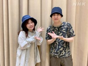 Yume Miyamoto Instagram - 梶さんとのラジオ、とっても楽しかったです。
聞いてくださいましたか...？

ゼンカイジャーの時って
配信とか何もなかったし
私は自分のことでいっぱいいっぱいだったから
先輩方とゆっくり話すタイミングってなかなかなくて。
収録中はもちろんお話ししてくださって
余計にもっといっぱい話したいなあ、ってずっと思っていたので
こうやってお仕事としてお話しできる機会をいただけて
本当に嬉しかったです。
ありがとうございました！
大尊敬の先輩です！！！大好きです！

そして最後に話しましたが
同級生で同じ大学受験を頑張った友達が
関わったことのある番組で...。
実は2人とも色んなことを経験したので
こうやって未来で、とっても楽しい未来を
一緒に築けていることが私的にはとっても幸せでした。
色んなご縁に感謝です。

（なんだかみなさんハット被ってる？！
って思って、自前のサウナハット持ってきました💪笑）

#梶裕貴のラジオ劇場