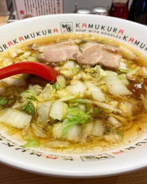 Yume Miyamoto Instagram - しごおわで食べにゆく#おいしいラーメン 。
6歳の頃新宿コマさんで舞台稽古があった頃から
帰りに母とよく食べてはまっていた#神座 さん😌
よく考えたらもう20年くらいお世話になってるのか。。。
いつもぐあぉおおおって
元気になるためにたべるラーメンです🫶
だいすき〜
みんなは元気になるために何を食べる〜？？？