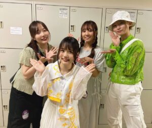 Yume Miyamoto Instagram - #ダイアローグ さん 5th Anniversary Tour
「DIALOGUE＋学概論」💛

応援してきました〜〜〜！！！！📣🌞🌼⚡️🌟

なんだかもうわたしゃ感動してしまった🥺
ライブを観に行かせていただくことはおそらく
3回目....？（京まふの袖からも観てました）なのだけど
明らかにパワーアップしている
パフォーマンスを目の当たりにして
涙ちょちょぎれておりました.....
恐るべし #ダイアローグ さん....
恐るべし ネネヒエダ......🫶🫶🫶

何より楽しかった！！！！！🐱
推し活最高！！！！🐣
（ちなみにねねぽんとは前日個室サウナして牡蠣たべてたよ）