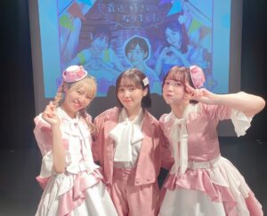 Yume Miyamoto Instagram - Twitterとは別verの供養〜！！！
かわいい衣装用意してくださって
ありがたやや〜♡

みてみて！あやさちと
帽子お揃いだったの！
前の収録であやさちが気づいて
昨日被ってきてくれたんや〜うれし
なちゃんも昨日はキャップスタイルでしたぜ😎

改めていつも聞いてくださって
ありがとうございます！
よくラジオで話してるネタとか流れをやったら
お客さん達が反応してくれてるのみて
「いつも聞いてくれてるんだなあ」って実感して
とっても嬉しかったあ！！！

また振り返りの収録回で色々お話しするねー！！
お越しくださった皆様
配信をご覧になってくださった皆様
メールやアンケートをくれた皆様！
ありがとうございましたーーー！🥰