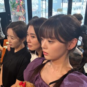 Yun Yoo-sun Instagram - #미녀와순정남
#mz사진따라잡기 
#아무나 #못함 #ㅋㅋㅋ
#우린흉내도못냄ㅎㅎ
#주말밤#본방사수