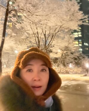 Yun Yoo-sun Instagram - God bless 2024!!
#happynewyear
#눈꽃만발❄️
