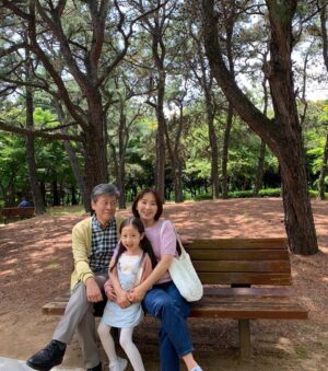 Yun Yoo-sun Instagram - 곧 만나게 될 가족 사진입니다🥰🥰
#사랑스런우리가족👨‍👩‍👧 
#재벌x형사 
#sbs
#권혜효
#박지현#열아들안부러운딸
#1/26첫방송
