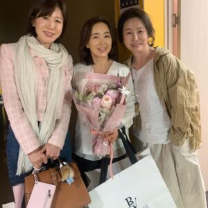Actress Yun Yoo-sun HD Instagram Photos and Wallpapers May 2024