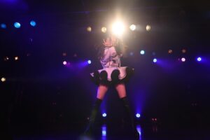 Yuna Ego Instagram - ⁡
4thソロライブ@新宿BLAZE 
⁡
1年前に来た時とは会場近くの雰囲気が全然変わっていてびっくりしました。新しいビルできてた！！
そして金曜の新宿の人の多さがすごかった。笑
来てくださったみなさんありがとうございました！
ちゃんとたのしかったかな？
実は前日に突然声がうまく出なくなって焦りながら当日を迎えました。笑 リハも体力温存させてもらって
ずーっと不安だったんですけど本番ちゃんと歌えてよかった！ソロライブ期間はとくに自分の声に過敏になりすぎている。笑 不安と緊張がなくなったらもうすこしうまく歌えるようになるのかな！それを乗り越えた先のライブが楽しみです。
コロナ禍で始まったソロ活動だったのでソロのステージでみなさんの声を聞いたことがなかったんですけど
わたしだけのサイリウムと、わたしの名前しか聞こえないライブって最高だね！！
ずっとずっと一緒にライブしようよ☺️🫧
⁡
23.05.26