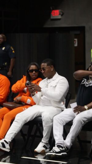 Yung Joc Instagram - Yung Joc is in the Building! The court side seats are HOT this season ! 🔥 

#SWARMAS1