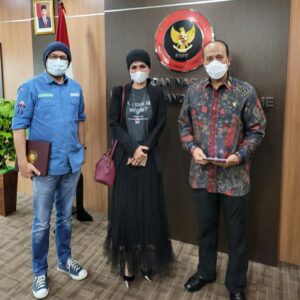 Yuni Sulistyowati Instagram - "Alone, we can do so little; together we can do so much"
Terimakasih pak Boy Rafli (kepala Badan Nasional Penanggulangan Terorisme Indonesia) dan Mas Andy F Noya "Kick Andy" (Benih Baik) mudah2an semangat toleransi dan nasionalisme team terwujud atas kehendak Allah kita di pertemukan..
*Bismillahirohmanirohim for everything*
.
.
#alhamdulillah 
#alhamdulillahforeverything
#yukkerja