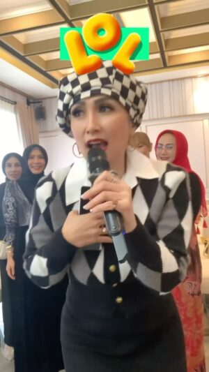 Yuni Sulistyowati Instagram - No Jaim.. LoL…..
.
.
#karaoke #plus #lunch 
#loveyouladies