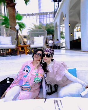 Yuni Sulistyowati Instagram - Pink and white..
.
.
#masihsamakamu