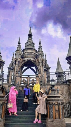 Yuni Sulistyowati Instagram - Malam ini Malam Minggu..
.
.
#loveislove