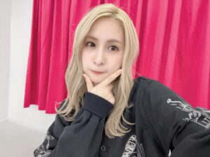 Yuri Yoshida Instagram - blonde long💁‍♀️
⁡
金髪にする前くらい長くなったね〜
果たして金髪じゃない吉田を認識してくださってた人がどれだけいるのか、、、、
⁡
#ブリーチ #ハイトーンロング #bleachcolor #ホワイトベージュ #ブリーチカラー