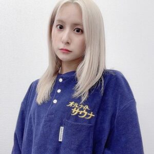 Yuri Yoshida Instagram - オールナイトサウナ！ver.1
⁡
館内着をモチーフにしたルームウェアなんですが
吉田はこれで出歩くぞ🚶‍♀️！笑
着心地が良くてお気に入りなんですよ〜〜〜
⁡
ワッフル素材だから夏仕様だけど
部屋でヒートテック下にきてルームソックス履けばまだいける(意地でも着る人)
⁡
loungewear: @freaksstore_official @tokio_sauvenir 
⁡
#よしだふく #fashion #ootd
#サウナ #サ活 #サ女子 #サ活女子 #sauna
#freaksstore #sauvenir #fruitsoftheloom #kannaigisetup