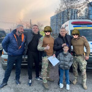 Yurii Horbunov Instagram - Разом з Іваном мали честь, передати автівки для ГУР МО України, Головного Управління розвідки та 36 бригади морпіхів! 🇺🇦 
 
Вже вкотре, разом з ГО «ВПО України», ми з друзями та партнерами об’єднуємо зусилля, щоб підтримати наших Захисників. І кожного разу відчуваємо гордість та вдячність за їхню мужність і самовідданість. 
 
Віримо, що ці автівки допоможуть нашим воїнам наблизити Перемогу! ✊ 
 
Дякуємо Максиму Ткаченко та @vpo.ua за організацію наших аукціонів, @dzidzio і @ponomaryovoleksandr за натхнення в участь у цих важливих проєктах!
Слава Силам Оборони України!!