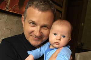 Yurii Horbunov Instagram - З Днем народження наш Івасик!! Наша любов!
Ще вчора пеперізав пуповину,а сьогодні тобі вже цілих 7 рочків!
Наша гордість,наші міцні нерви,наша любов і надія!!
Любимо тебе дуже сильно!!
Дякую@тобі наша мамуся!!