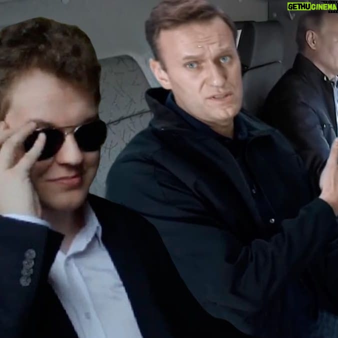Yuriy Khovanskiy - 39.4K Likes - Навальный удалил меня с оригинального видео при помощи программы "Адобе Фотошоп". Я буду жаловаться!
