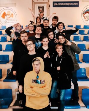 Yuriy Khovanskiy Instagram - Даёшь спортивное поведение на ринге! Начал отмечать братву, но почти сразу заебался.