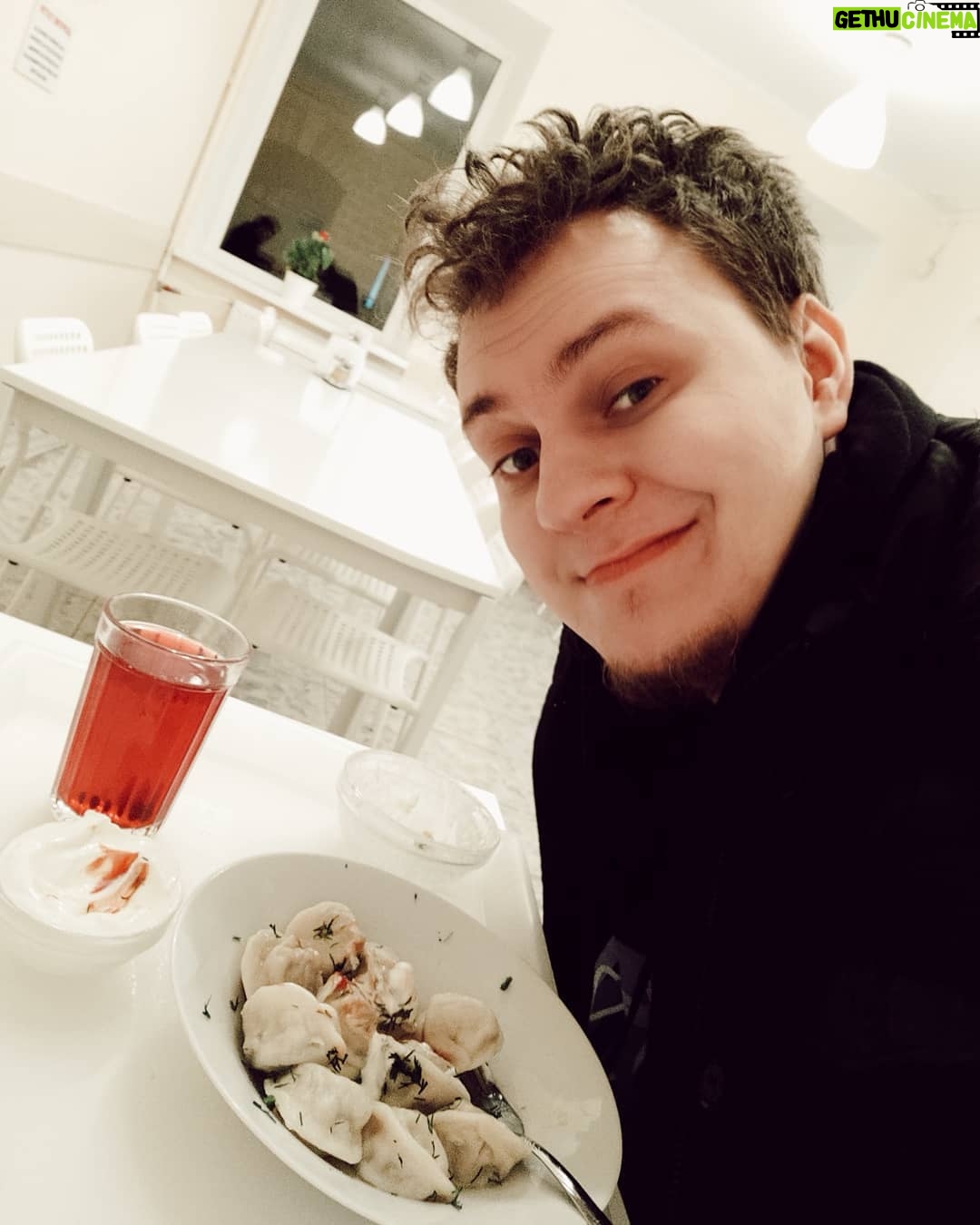 Yuriy Khovanskiy - 43.1K Likes - Пельмешей?