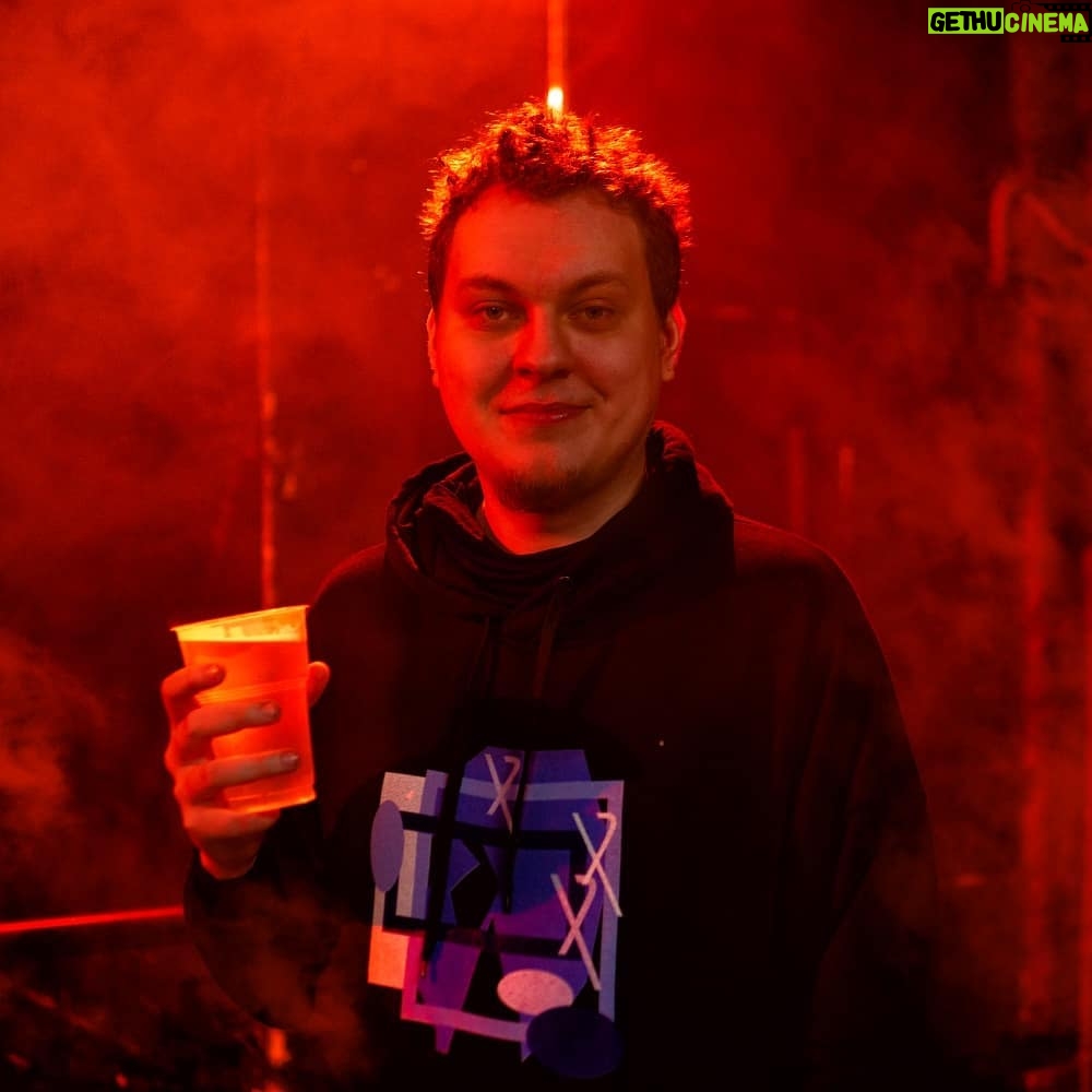 Yuriy Khovanskiy - 34.3K Likes - Дым-машина и секс-машина
Ph: @pandaestbambuk