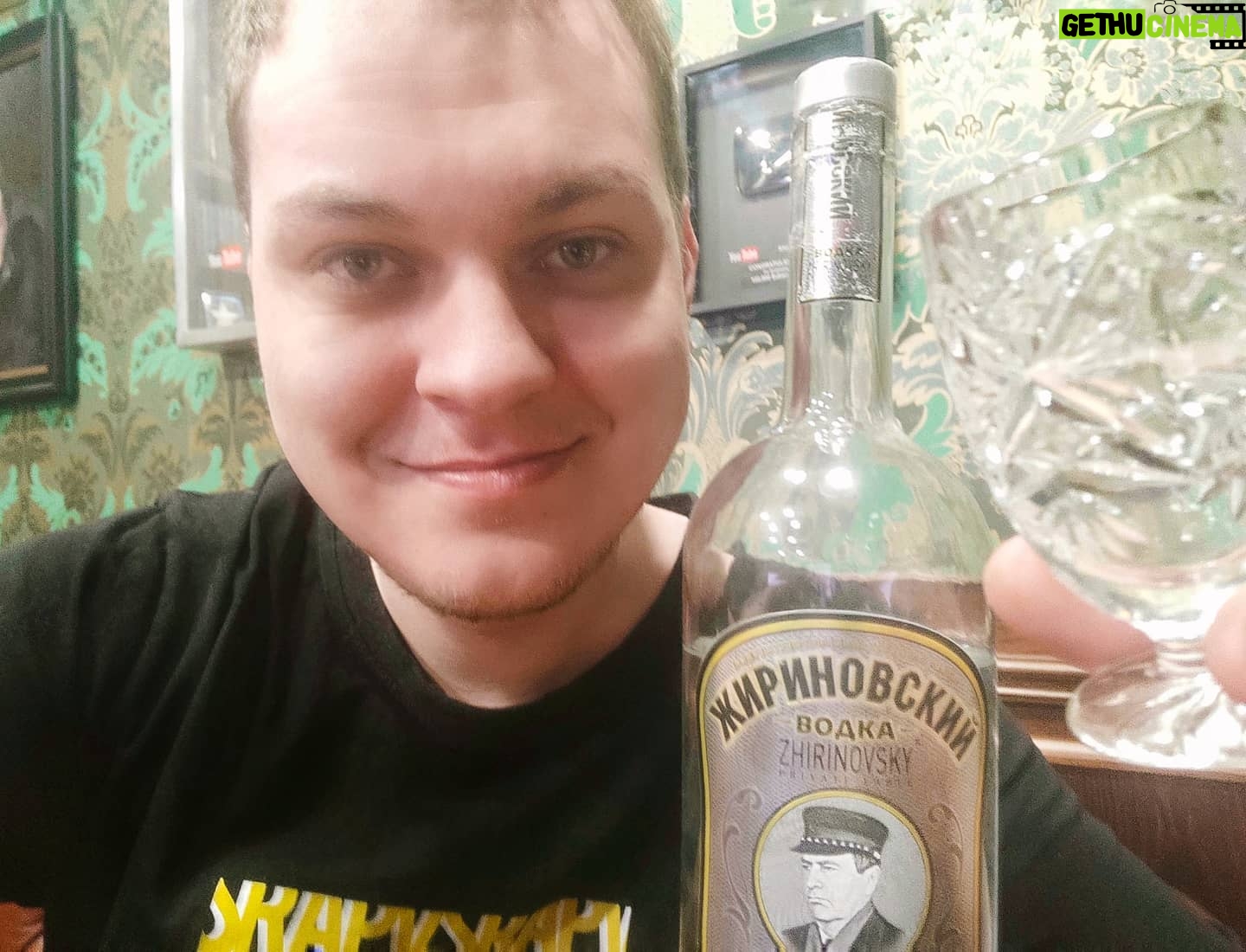 Yuriy Khovanskiy - 44.2K Likes - Сегодня свой день рождения отмечает Владимир Вольфович Жириновский. Хорошо, что приберег остатки фирменной водки,чтобы тяпнуть рюмашку за его здоровье! Присоединяйтесь к поздравлениям.