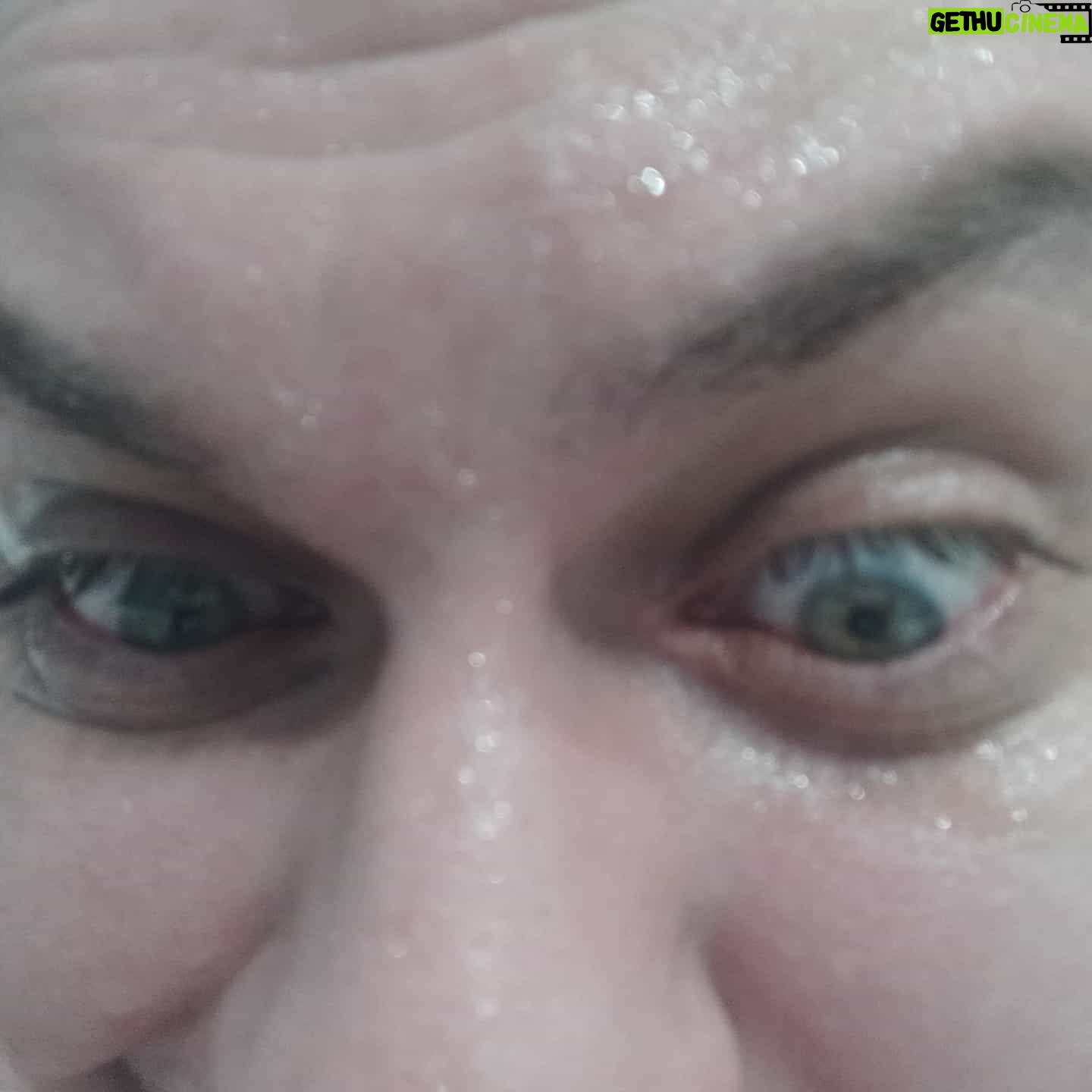 Yuriy Khovanskiy - 31.8K Likes - Когда случайно сфоткал себя, а получилась какая-то крипота