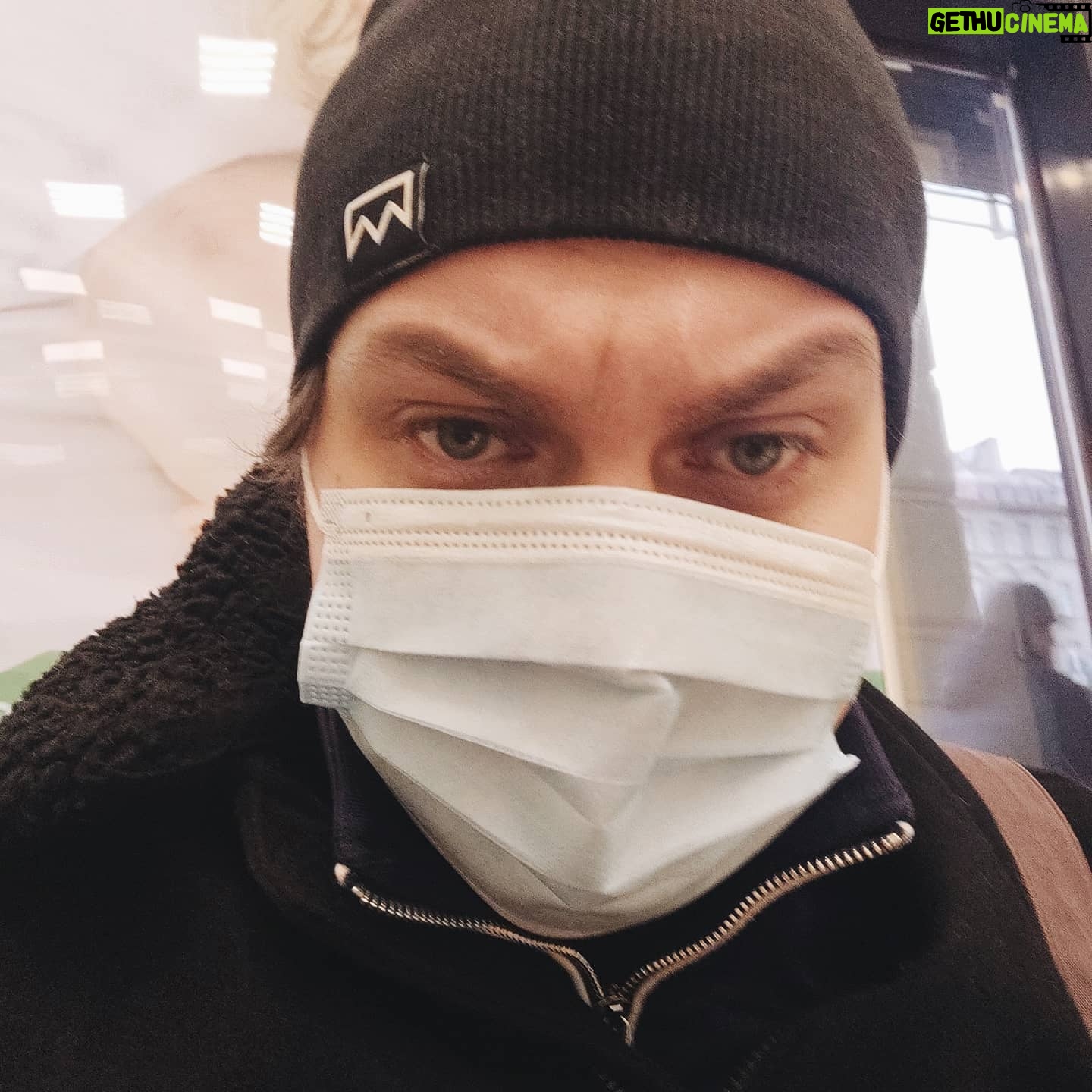 Yuriy Khovanskiy - 39.5K Likes - Единственный плюс ношения маски - вообще никто не узнаёт. Продолжу так ходить и после пандемии.