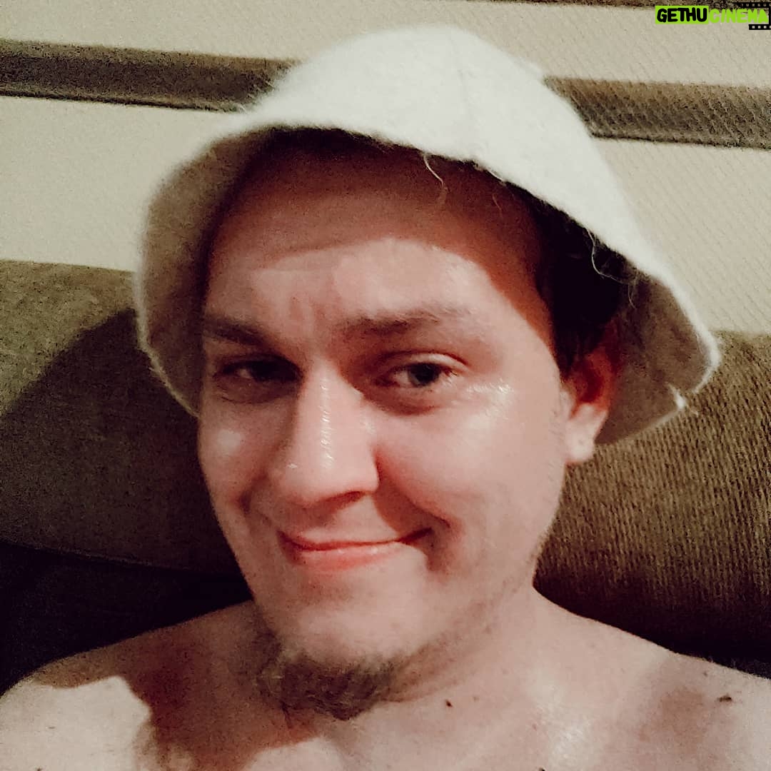 Yuriy Khovanskiy - 32.9K Likes - Не парюсь по жизни, потому что парюсь я в баньке