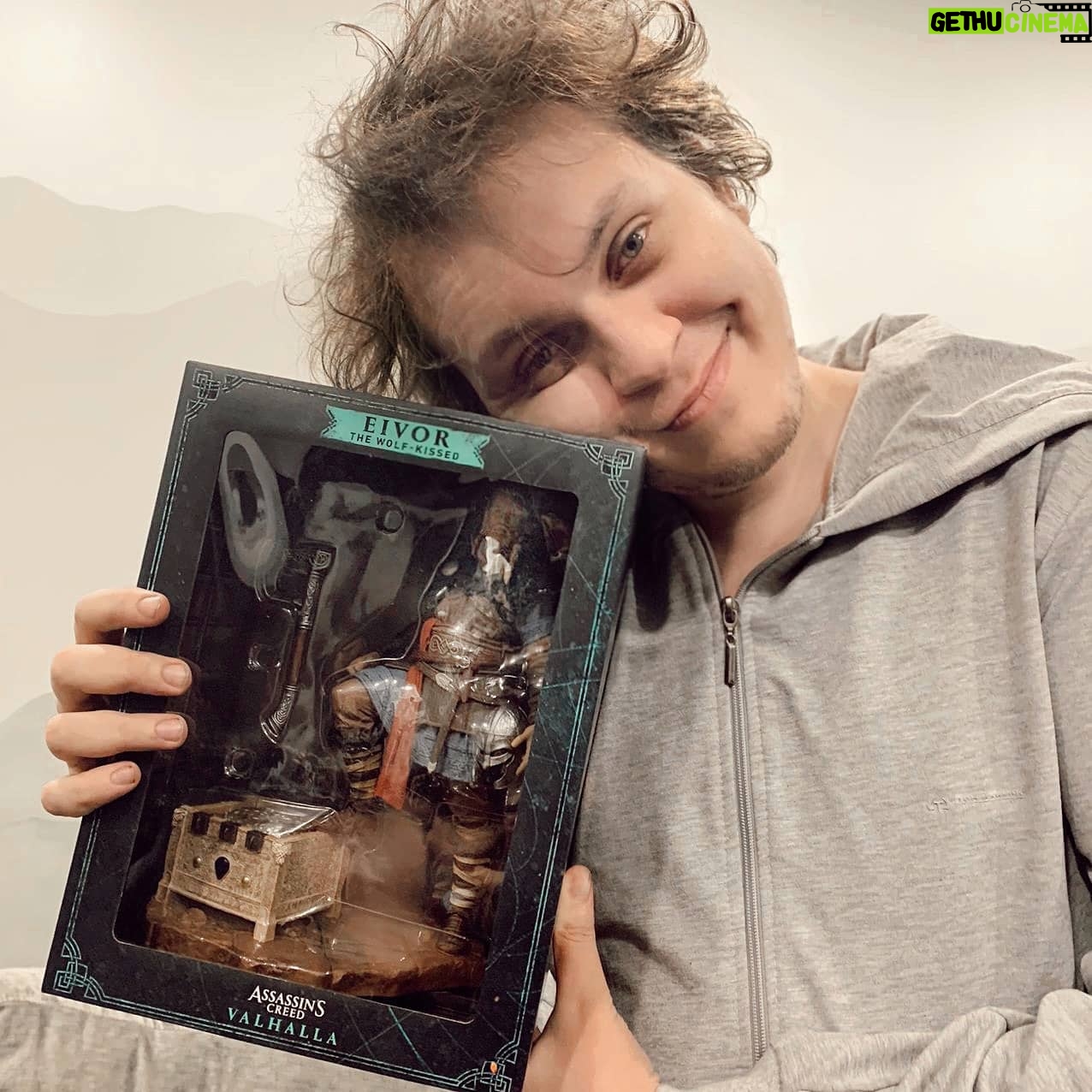 Yuriy Khovanskiy - 28.7K Likes - Прибыл подгон от @ubisoft_ru, викинги - сила! Кто до сих пор не играет, тот трэлл.
