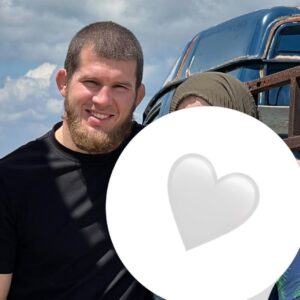Yusuf Raisov Instagram - Став взрослым понимаешь что самое лучшее время из проведенного тобой это рядом с Родителями.

Мирская суета заставляет нас менять локации и получается так что самое драгоценное на этом свете находится в далеко от тебя!
Прямо сейчас кто рядом обнимете своих родителей!
А кто на расстоянии от них ,напишите: «Как же я вас люблю мои самые дорогие Мама и Папа, Да хранит Вас АЛЛАХ1 в здравии»
Ведь нету искреннее человека чем Родители!