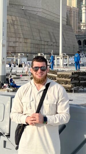 Yusuf Raisov Instagram - #Ramadan2024 🕋 
Благо и счастье лишь в усердном поклонении АЛЛАХ1У.

Об этом можно говорить, писать, думать. Но лишь с каждодневным исправлением себя и борьбой со своими желаниями ты придешь к этому счастью!
#Ду1А