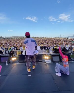 Yusuke Kamiji Instagram - 絶景なり🌻
#遊助 #15周年 #live 
#今日あそこにいてくれた全ての人へ
#遊助を聞いた事ある全ての人に
#今まで遊助と関わった全ての人に
言葉にできないくらいの感謝を込めてありがとうございました
🌻
今年はメチャクチャ全国に愛に生きますわ