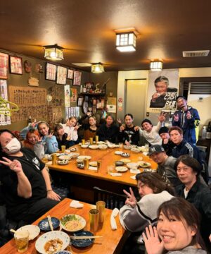 Yusuke Kamiji Instagram - うちの修学旅行生達が福岡へ向かっております🚄皆さんよろしくお願いしめんたいこ
@tictacoya 
@kin3bsb 
@fune1987 
@ksuu0210 
@yua_1016 
@sakurak0zawa_ 
@momo_troublepeach 
@ruka_madrit 
@gpgaki