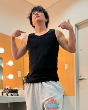 Yusuke Kamiji Instagram - もぅ次は脱がないからなマジで😑
#ミキティー
なぜかLive中に友達のwifeの名を叫びました🎤w庄司ご家族の皆さま失礼致しました🙇

でゎまた夏お会いしましょう

ありがとう大阪