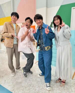 Yusuke Kamiji Instagram - あったかいstaff、共演者、海老パスタぁざした
#あさイチ
マスクした音声さんが耳元で『お久しぶりです』て振り返って『もしかしてナベさん⁉️』て22年ぶりでもすぐ分かりました
2枚目
僕の戦友ですw
#ウルルン滞在期間
全裸で人が吐いたやつ食べて火山🌋噴火した奇跡の2週間