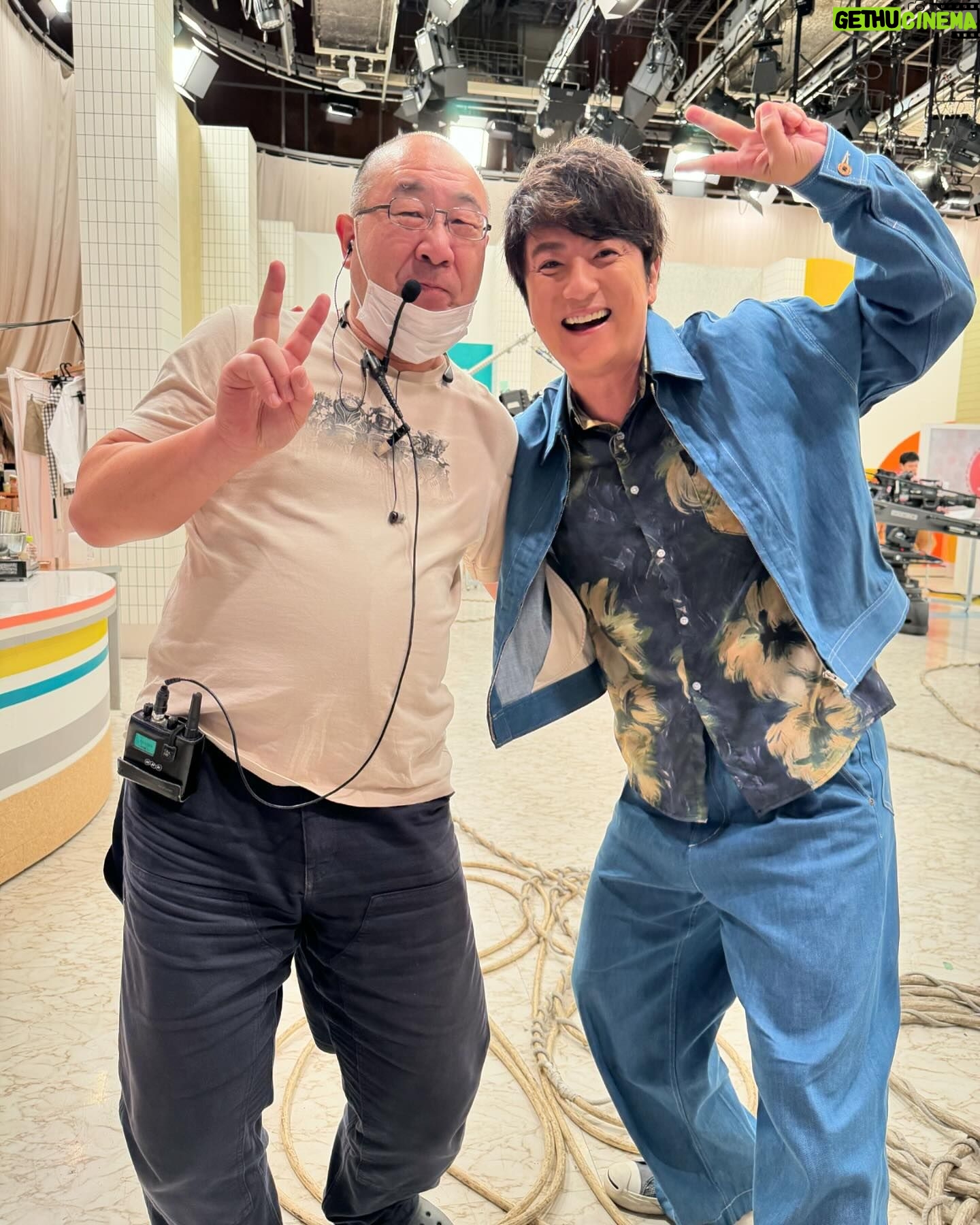 Yusuke Kamiji - 4.8K Likes - あったかいstaff、共演者、海老パスタぁざした
#あさイチ
マスクした音声さんが耳元で『お久しぶりです』て振り返って『もしかしてナベさん⁉️』て22年ぶりでもすぐ分かりました
2枚目
僕の戦友ですw
#ウルルン滞在期間
全裸で人が吐いたやつ食べて火山🌋噴火した奇跡の2週間