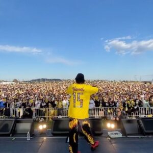 Yusuke Kamiji Instagram - 絶景なり🌻
#遊助 #15周年 #live 
#今日あそこにいてくれた全ての人へ
#遊助を聞いた事ある全ての人に
#今まで遊助と関わった全ての人に
言葉にできないくらいの感謝を込めてありがとうございました
🌻
今年はメチャクチャ全国に愛に生きますわ