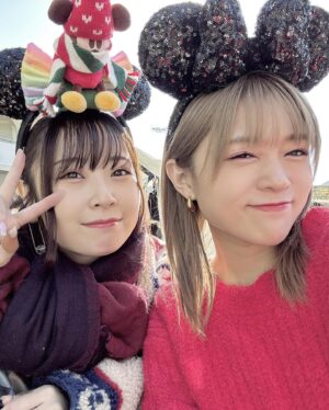Yuuki Wakai Instagram - ディズニークリスマス🎄‎🤍
⁡
⁡
やっと！！40周年いけてハモカラ観れた！！
クラビもいい席で見れて！！幸せ！！
⁡
だいたいディズニー行く時は @akane_o8o 
⁡
いつもありがとう‎🤍
⁡
みんなも素敵なクリスマスイブを🎄
⁡
#ディズニークリスマス
#ディズニーランド
#merrychristmas